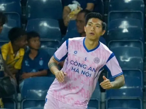 Văn Hậu tái xuất