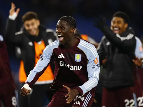 Aston Villa gây kinh ngạc