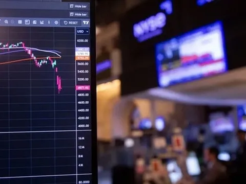 Các gia đình siêu giàu chuyển hàng tỷ đô từ cổ phiếu sang bất động sản, tiền số trong năm 2025