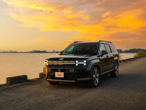 Hyundai Santa Fe có thêm bản Hybrid, giá gần 1,37 tỷ đồng