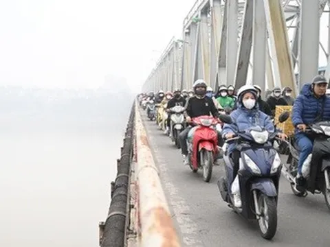 Không khí Hà Nội ô nhiễm từ sáng đến đêm: Gây hại vượt xa hệ hô hấp