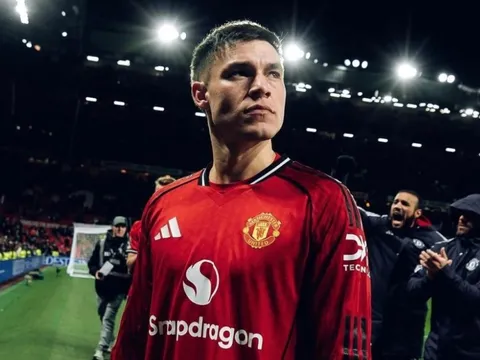 Tiền vệ MU gây phẫn nộ