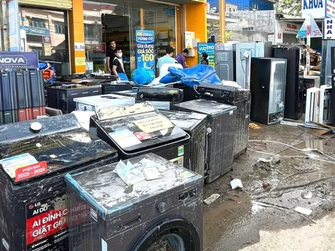 Hồ Lòng Sông xả lũ chưa từng có: Nhiều tài sản của người dân Liên Hương theo nước lũ ra đi