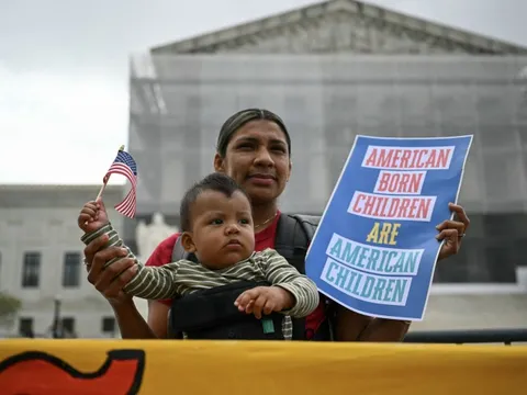 Liệu ông Trump có thành công chấm dứt quyền 'sinh ra ở Mỹ là công dân Mỹ'?