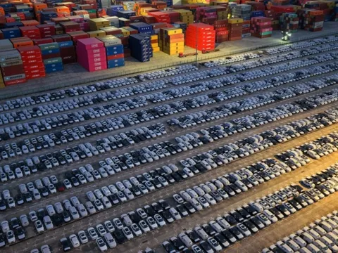 Trung Quốc khiến thế giới 'chao đảo'