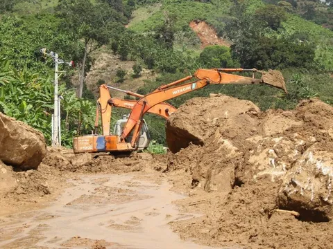 Khánh Hòa tiếp tục ban bố tình trạng khẩn cấp để khắc phục 8 tuyến đường huyết mạch