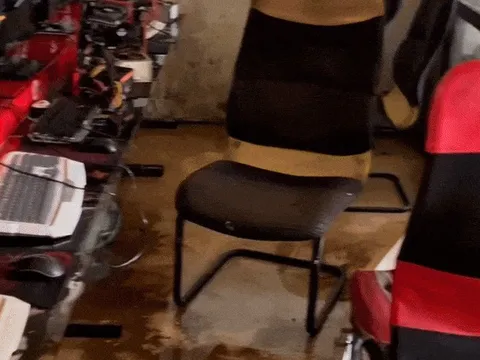 Lũ đánh sập cửa, nhấn chìm quán net 30 dàn máy ở Lâm Đồng