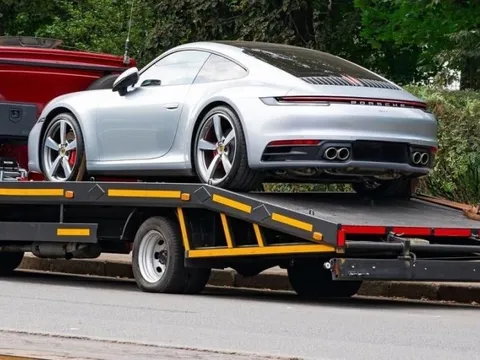 Ôtô Porsche tại Nga 'chết đứng' hàng loạt