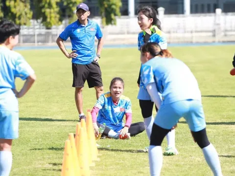 Cầu thủ lập hat-trick cho tuyển nữ Việt Nam phải hạn chế vận động