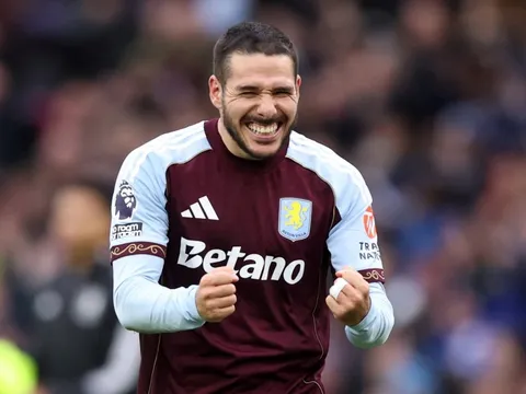 Arsenal lại dính cú đấm từ Villa Park