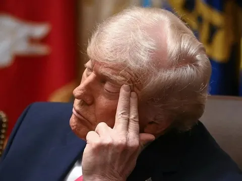 Ông Trump lặp lại một hành động trong cuộc họp nội các cuối cùng trong năm, Nhà Trắng lên tiếng