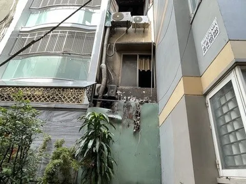 2 cô gái nói về quyết định nhảy từ cửa sổ tầng 3 xuống đất để thoát nạn chỉ sau một câu nói