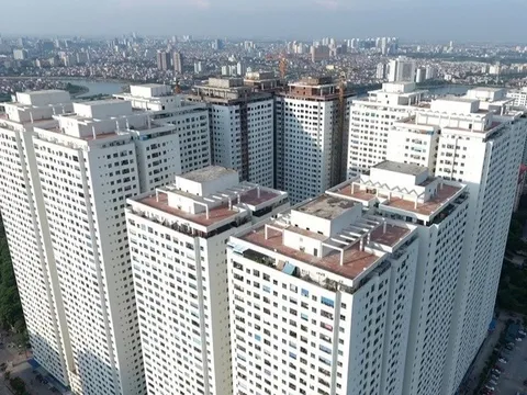 Chung cư 40.000 dân cấm xe điện: An toàn hay bất cập?