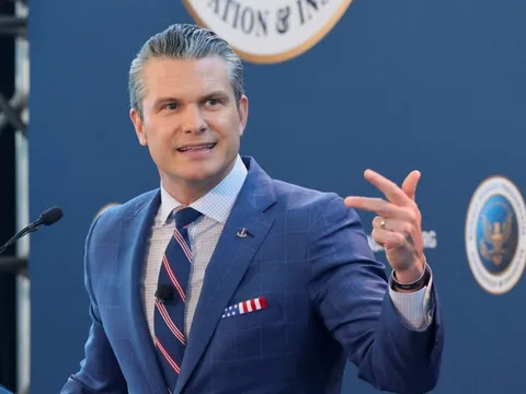 Bộ trưởng Chiến tranh khẳng định ông Trump có quyền tấn công tàu ma túy