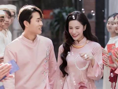 Chàng cảnh sát Hàn Quốc mặc áo dài, ngồi xích lô tới rước cô dâu Việt