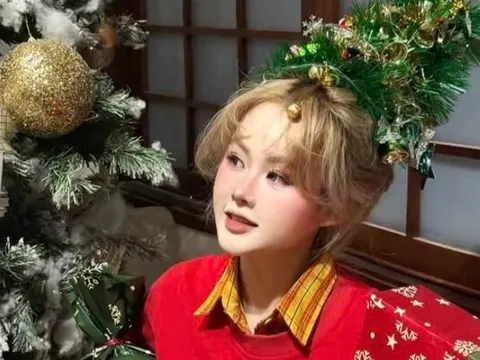 Giới trẻ phát cuồng với trend buộc tóc cây thông Noel siêu xinh