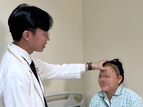 Người phụ nữ ở TPHCM bỗng cứng cổ, liên tục nôn ói nguy kịch khi đi vệ sinh