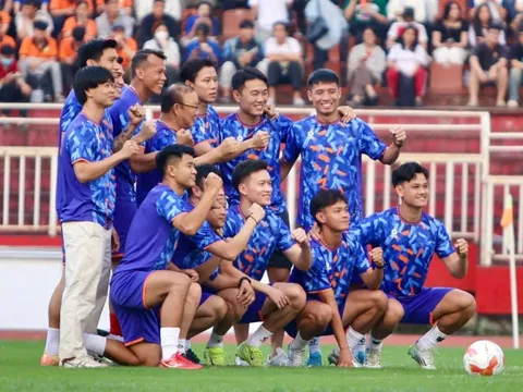 HLV Park Hang-seo trở lại, học trò quây quần