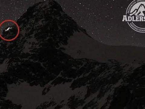 5 bức ảnh, 9 chi tiết vạch trần vụ cô gái chết cóng trên đỉnh núi ở Áo