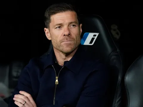 Real Madrid tan hoang hàng thủ