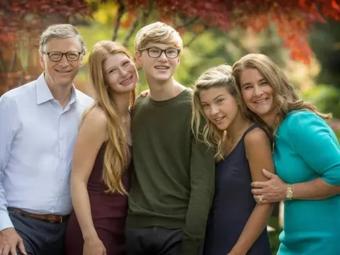 Chân dung con trai duy nhất của Bill Gates: Sinh ra trong biệt thự 66.000 m2 nhưng không được dùng điện thoại trước 14 tuổi, ăn xong phải tự rửa bát