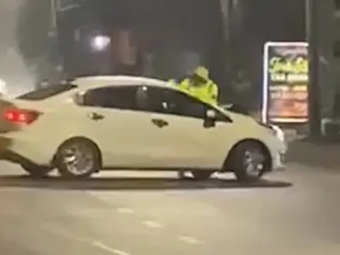 VIDEO: Tài xế ô tô tăng ga hất văng CSGT lên nắp capo bỏ chạy