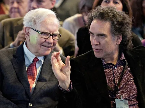Người con trai 'bất tài' của Warren Buffett: Đốt sạch 200 triệu USD thừa kế năm 19 tuổi, phải vay tiền cha nhưng bị từ chối