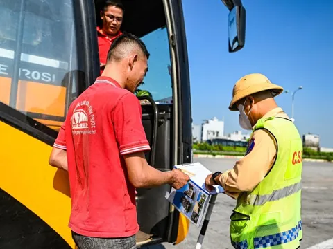 Cục Cảnh sát giao thông tổng kiểm soát xe khách trước khi vào cao tốc từ 10-12