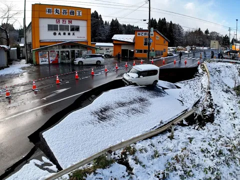 Động đất 7,6 độ ở Nhật làm vỏ trái đất “trượt” 9 cm, chuyên gia cảnh báo thời điểm "tuyệt đối cảnh giác"