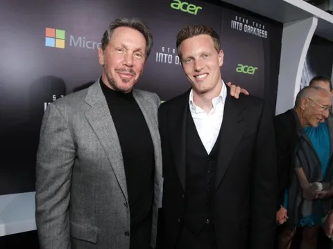 Người con trai ‘khác biệt’ của nhà sáng lập Oracle: Mỗi tuần chỉ có 5 USD tiền tiêu vặt, từ chối nối nghiệp cha để đi làm phim, đấu với Netflix nhằm mua lại Warner Bros