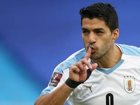 Suarez gây tranh cãi dữ dội