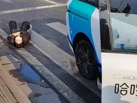 Taxi tự lái gây tai nạn nghiêm trọng ở Trung Quốc