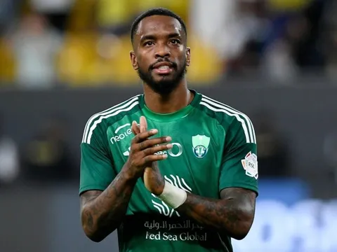 Cựu sao Premier League bị bắt