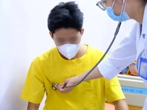 Tiếp xúc bùn đất ở khu cắm trại, chàng trai nhiễm xoắn khuẩn nguy hiểm