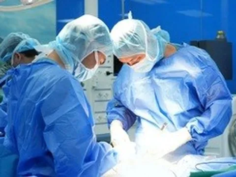 Bệnh nhân Israel lấy lại vận động nhờ thay khớp háng Superpath