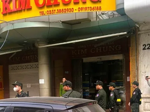 Nhiều cảnh sát lại xuất hiện trước tiệm vàng nổi tiếng xứ Thanh