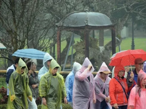 Tin mới về vùng áp thấp trên Biển Đông