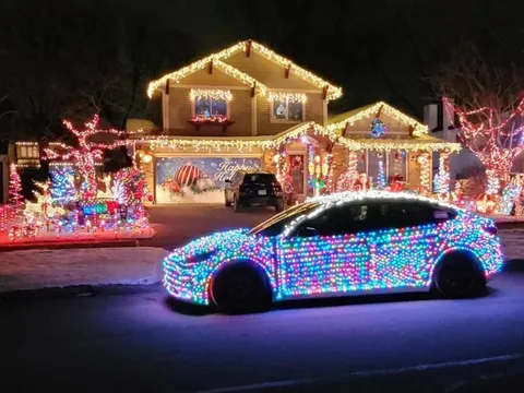 Tesla ra mắt loạt tính năng mừng Giáng sinh 2025