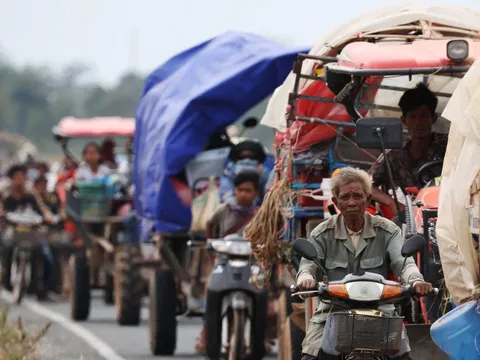 Công dân Việt Nam tại biên giới Thái Lan - Campuchia được sơ tán đến nơi an toàn
