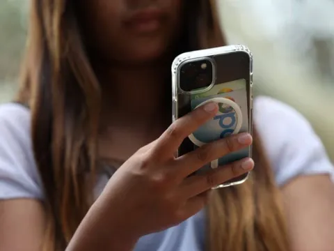 Quốc gia đầu tiên trên thế giới chính thức cấm thanh thiếu niên dùng mạng xã hội