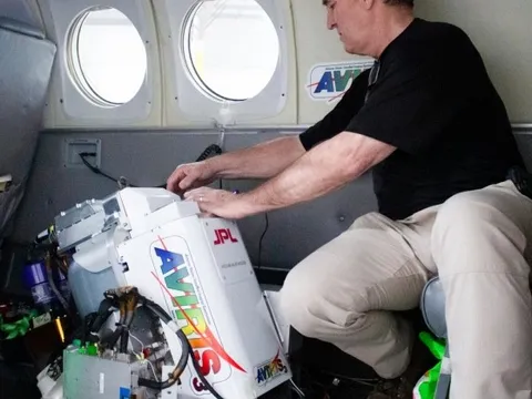 Mỹ đưa thứ to bằng lò vi sóng lên không gian: Trong khoảng cách 18km không vật gì có thể lọt khỏi tầm mắt