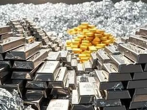 Giá vàng tăng hơn gấp đôi đỉnh cũ nhưng giá bạc mới chỉ nhích 20%: Chu kỳ bùng nổ bây giờ mới bắt đầu?