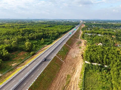 Ngắm cao tốc hơn 20.400 tỷ đồng chuẩn bị khánh thành: Có hầm lớn nhất cao tốc Bắc-Nam, về đích trước 8 tháng nhờ phương pháp đào hầm đặc biệt của Đèo Cả