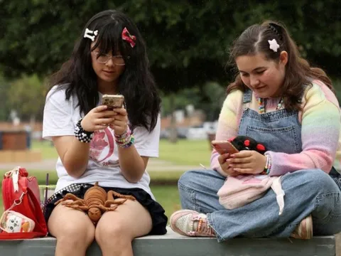 Mạng xã hội và thanh thiếu niên: An toàn kiểu Úc