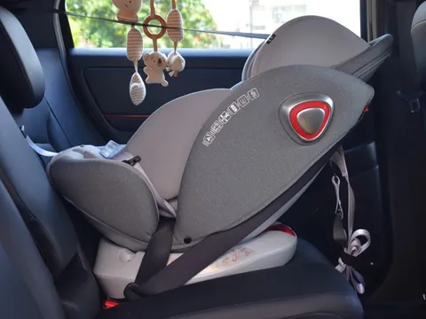 Quốc hội thông qua quy định, xe dịch vụ không bắt buộc có ghế trẻ em