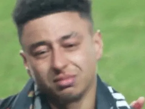 Lingard khóc