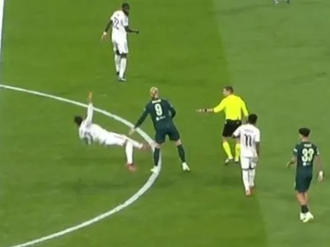 Khoảnh khắc gây phẫn nộ của Haaland