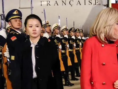 Lai lịch bí ẩn của 'nữ vệ sĩ đẹp nhất Trung Quốc'