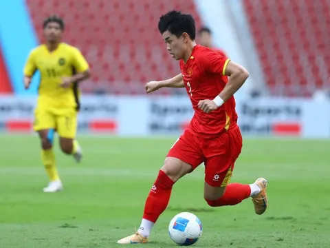 CĐV Indonesia ăn mừng khi U22 Việt Nam chiến thắng