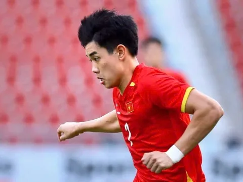 Chân dung tiền đạo có cú đúp kiến tạo giúp U22 Việt Nam thắng Malaysia